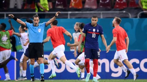 El futbolista del PSG pidió perdón tras fallar el penal.
