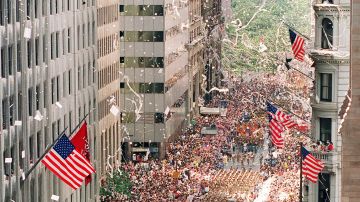 Los desfiles por el Cañón de los Héroes se han realizado por generaciones, como este para festejar el retorno de los veterados tras la Guerra del Golfo en junio de 1991.