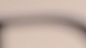 Salma Hayek baila al ritmo de Britney Spears en pijama y termina en el suelo.