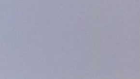 Toni Costa está en California y se ve sonriente y feliz.