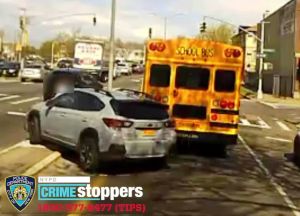 Video captó atropello intencional a conductora de bus escolar al discutir por una luz roja en Nueva York