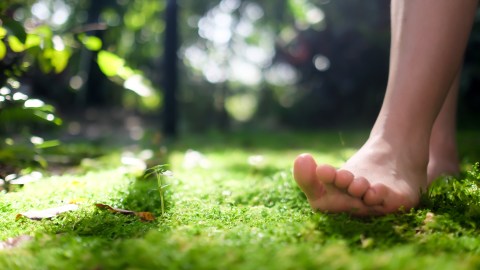 Mujer es castigada a caminar densuda por infiel