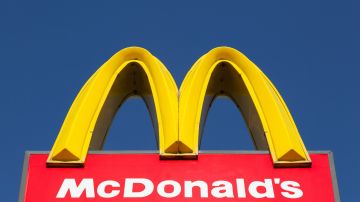 Cliente golpea a empleados de McDonald's