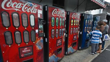 El condado de Surry votó 3 a 2 para prohibir las máquinas expendedoras de Coca-Cola en sus edificios públicos.