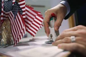 USCIS brinda flexibilidad a inmigrantes para entregar pruebas adicionales para “green card” y ciudadanía