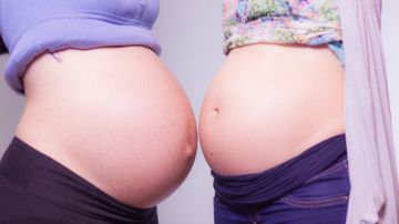 Madre e hija embarazadas