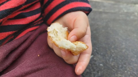Niña muere por comer pedazo de pan envenenado