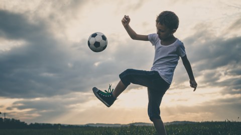 El programa se ofrecerá a niñas y niños de cinco a 12 años desde el 28 de marzo hasta el 18 de junio en un formato híbrido, ya que los niños participarán en línea durante la semana, y asistirán a una sesión presencial los sábados de 2 pm a 4 pm en Queens.