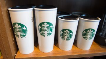 Con estos vasos rellenables, Starbucks espera reducir el desperdicio de vasos en un 50% para 2030.
