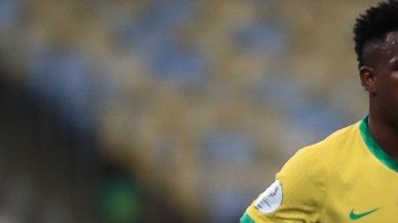 Al minuto 22 el "Fideo" hizo su gran aparición.