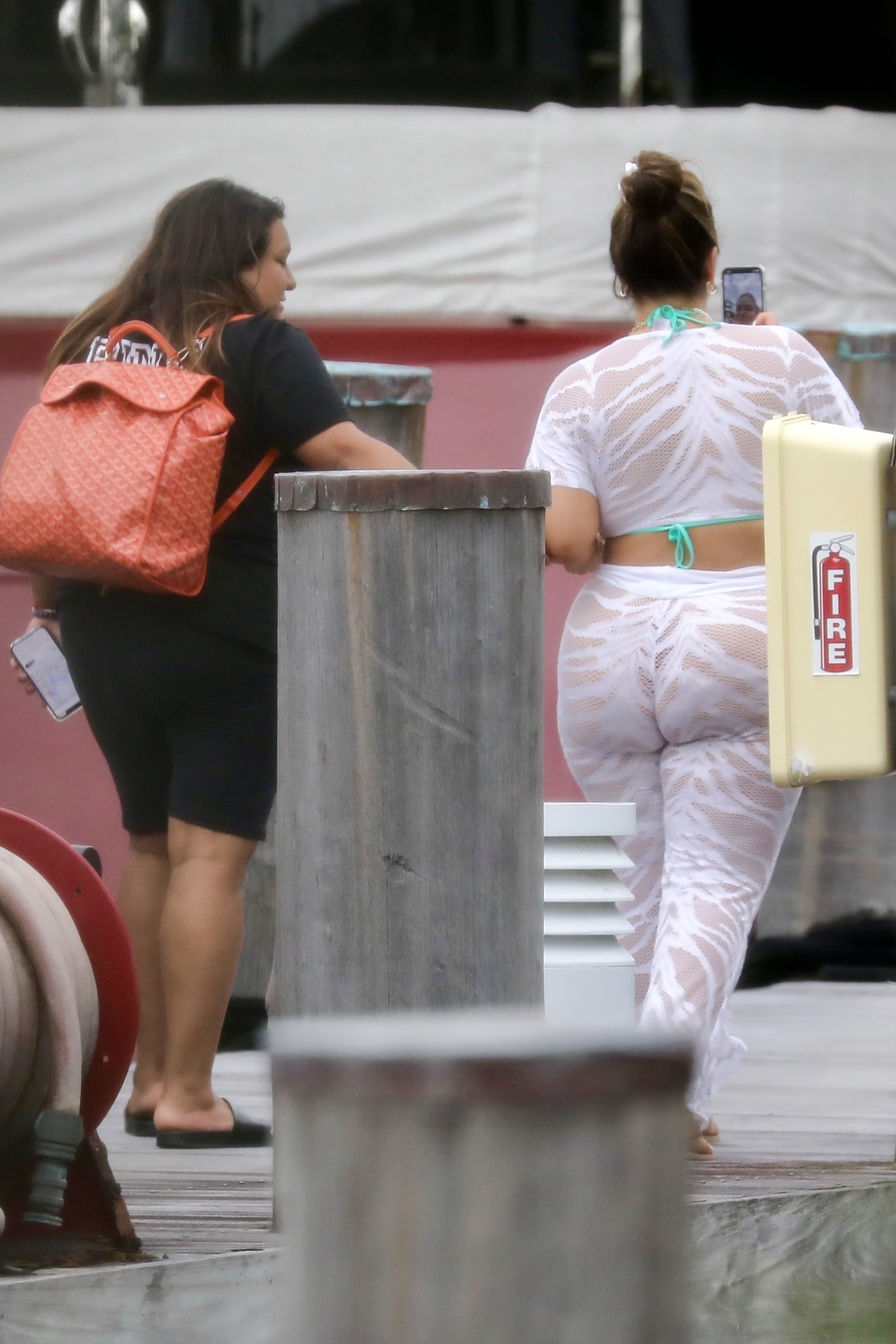 Nota legislación Naturaleza Paparazzi suelto capta a Chiquis Rivera con un conjunto de encaje blanco y  sin ropa interior - El Diario NY