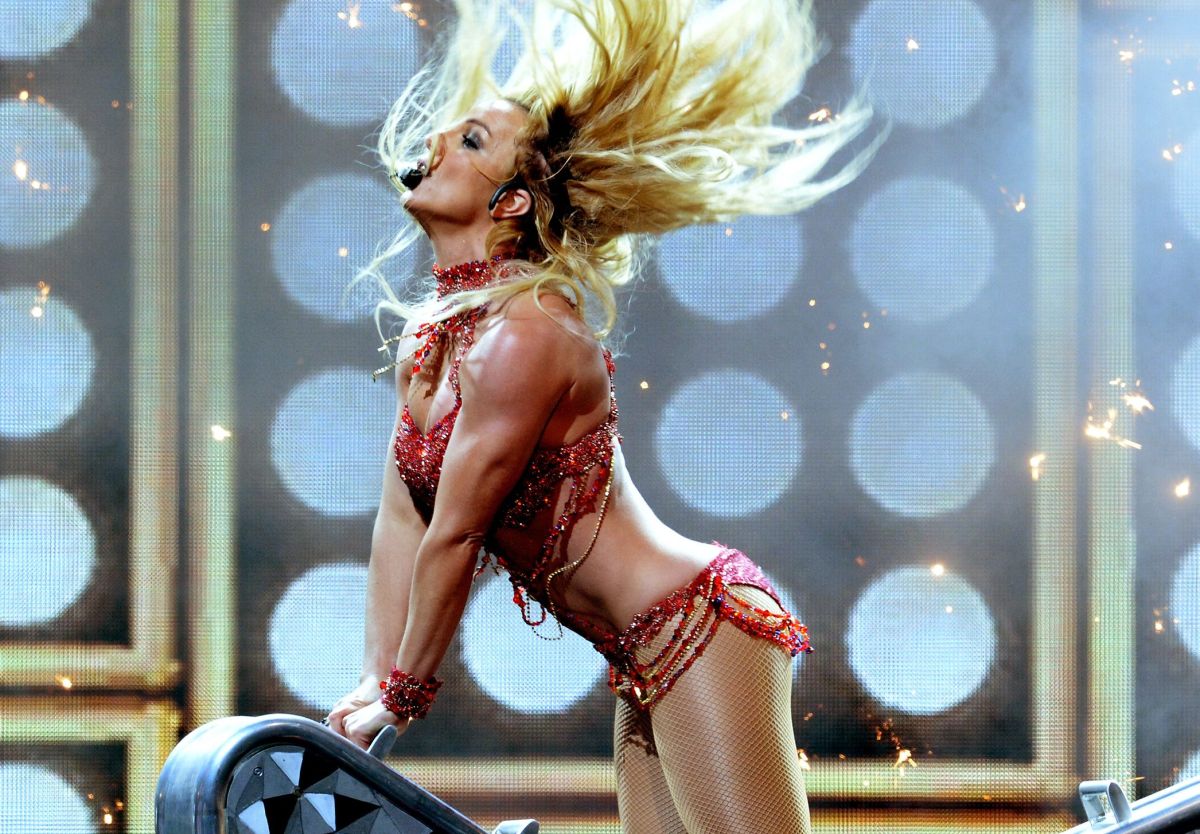Britney Spears publica imagen casi desnuda y de espaldas pero sus fans dicen que no parece ella.