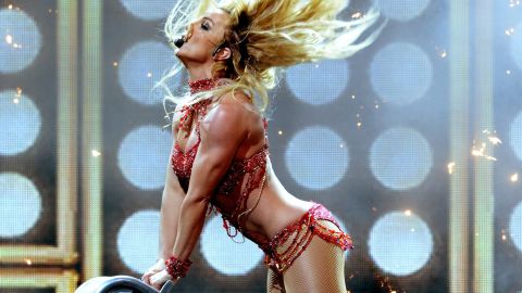 Britney Spears publica imagen casi desnuda y de espaldas pero sus fans dicen que no parece ella.