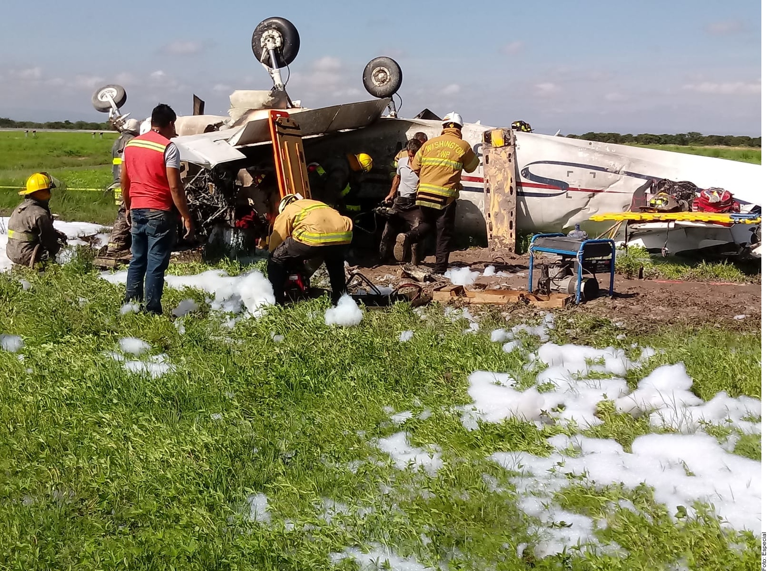 Un Muerto Y Varios Heridos Tras Desplomarse Una Avioneta En El Norte De ...