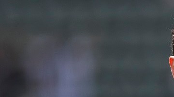 Chicharito espera regresar a las canchas el próximo fin de semana tras superar su lesión.