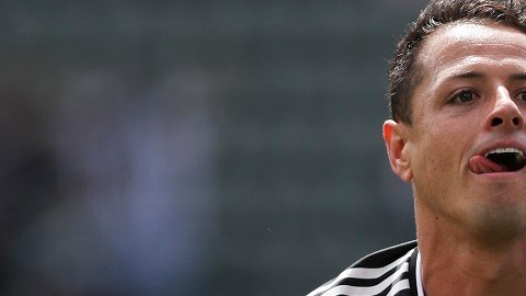 Chicharito espera regresar a las canchas el próximo fin de semana tras superar su lesión.