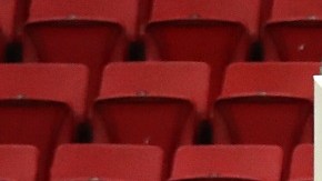 David Ospina detiene el penalti cobrado por el uruguayo Giménez.