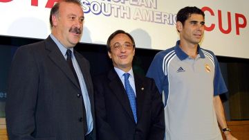 Florentino Pérez junto a Vicente del Bosque y Fernando Hierro en el año 2000.