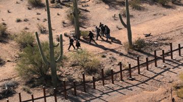 Ola de calor azota a inmigrantes en Arizona.