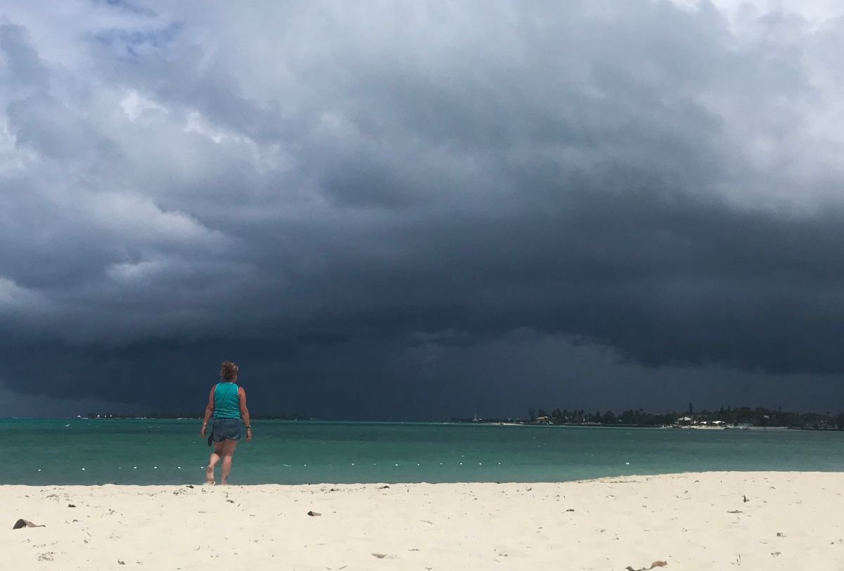 El viernes los efectos de la tormenta Elsa se sintieron en Barbados. En la foto, los cielos de Nassau impactados por otro sistema en septiembre de 2019.