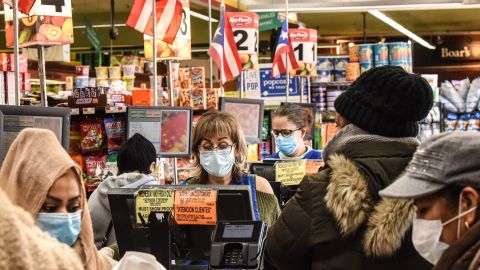 La mezcla de personas vacunadas con no vacunadas preocupa a las autoridades en EE.UU.