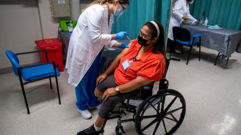 Vacunancion contra la COVID en Puerto Rico