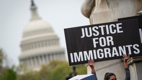 Durante casi un mes, un grupo de inmigrantes hizo ayuno frente al Congreso.