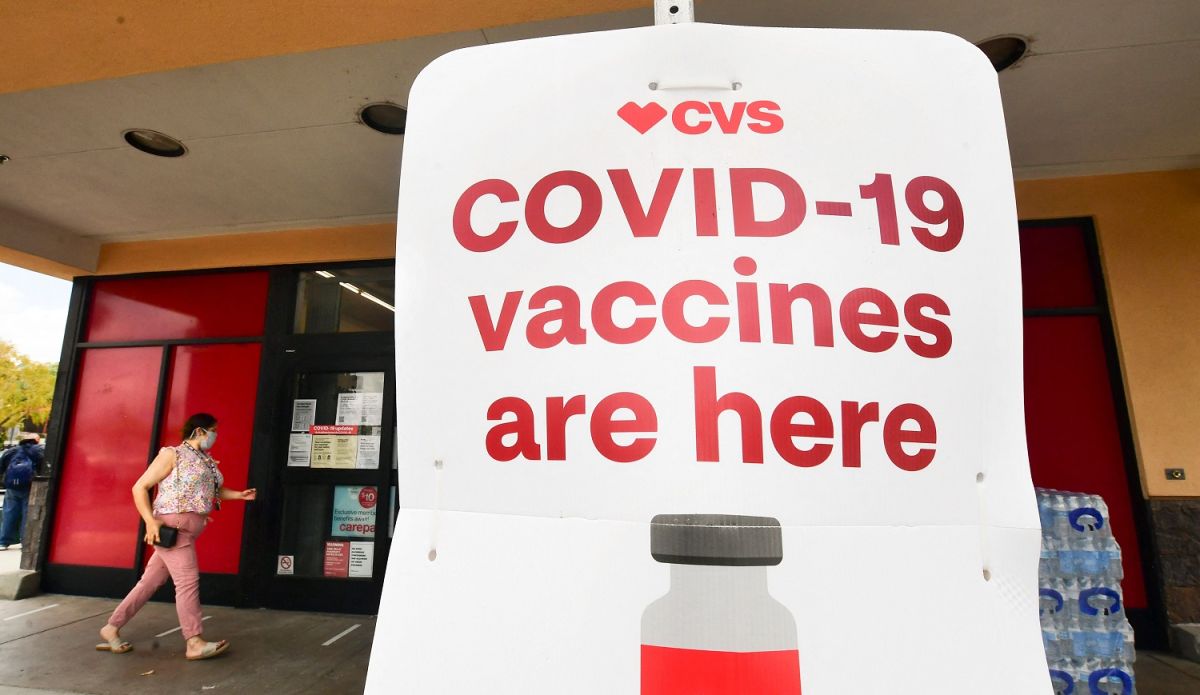 Las vacunas contra COVID-19 están disponibles en múltiples establecimientos en Estados Unidos.