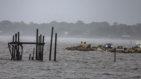 Tormenta Elsa en Florida, ayer miércoles.