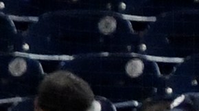 Imagen que retrata el caos en el estadio Nationals Park al escucharse varios disparos.