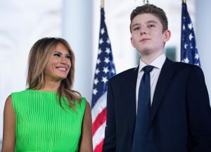 Melania Trump y su hijo Barron sorprenden en Nueva York