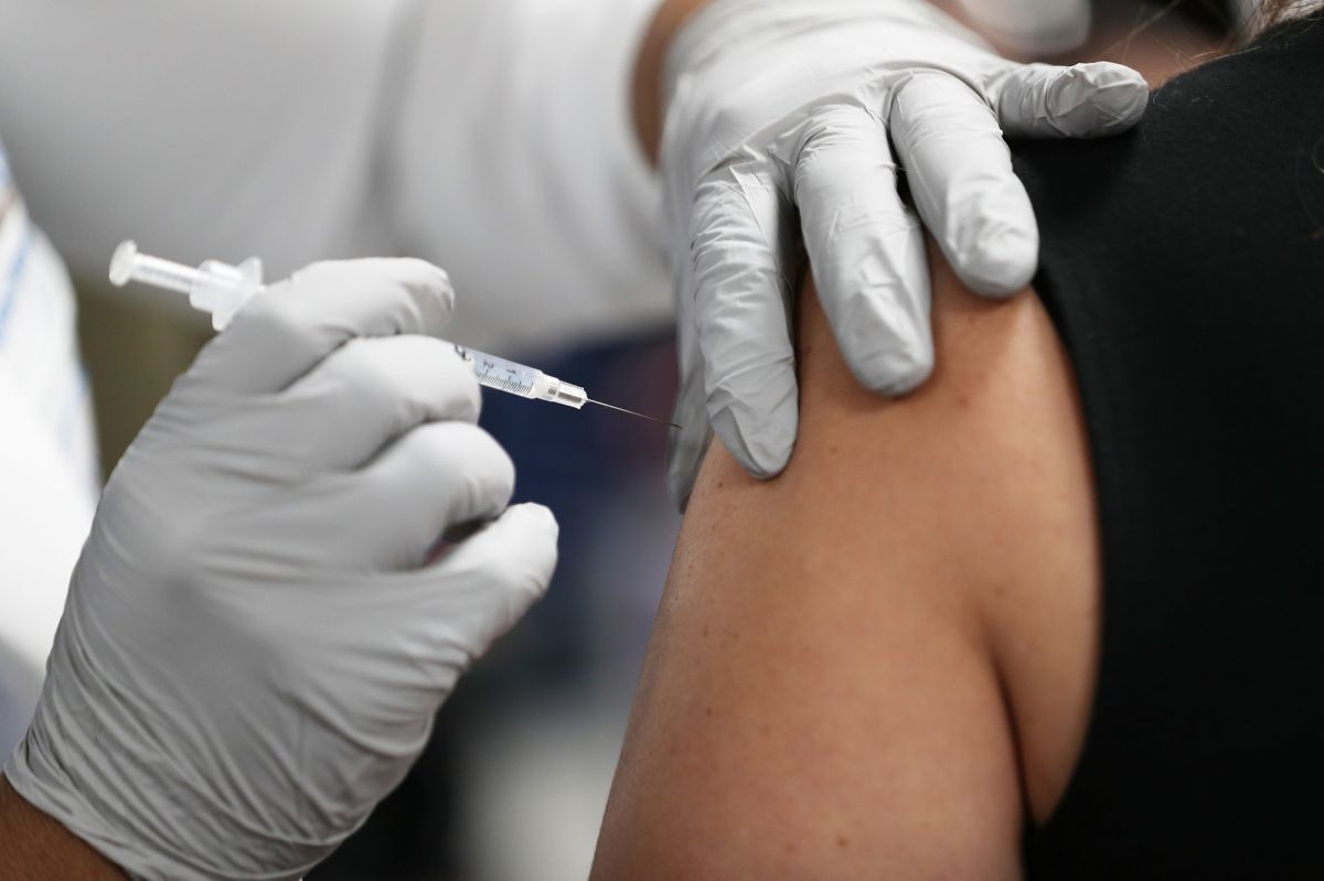 El fin de semana, EE.UU. alcanzaría 160 millones de personas vacunadas contra COVID-19.