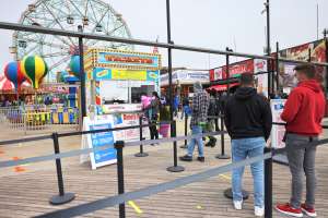 Visitante de Luna Park en Coney Island termina con sangrado cerebral por golpiza de guardia de seguridad