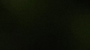 Los dolientes se reúnen en el sitio conmemorativo de las víctimas del colapso de Champlain Towers South.