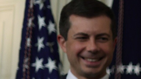 El presidente Biden firmó la Orden Ejecutiva sobre medicamentos el viernes.