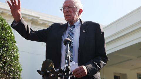 El senador Bernie Sanders se reunió con el presidente Joe Biden.