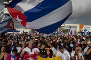 Gobernador de Florida se suma a voces que piden a Biden proveer internet a Cuba