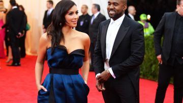 Kim Kardashian junto al rapero Kanye West.