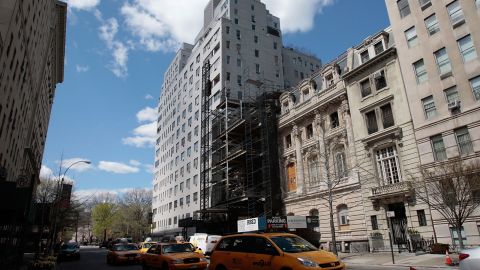 La "escupidora" opera en Upper East Side.