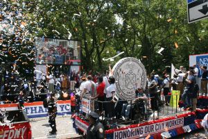 ¡Gracias Héroes! La Ciudad de Nueva York rindió un masivo homenaje a los trabajadores esenciales durante la crisis más extrema del COVID-19