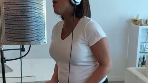 Francisca Lachapel graba canción para su hijo