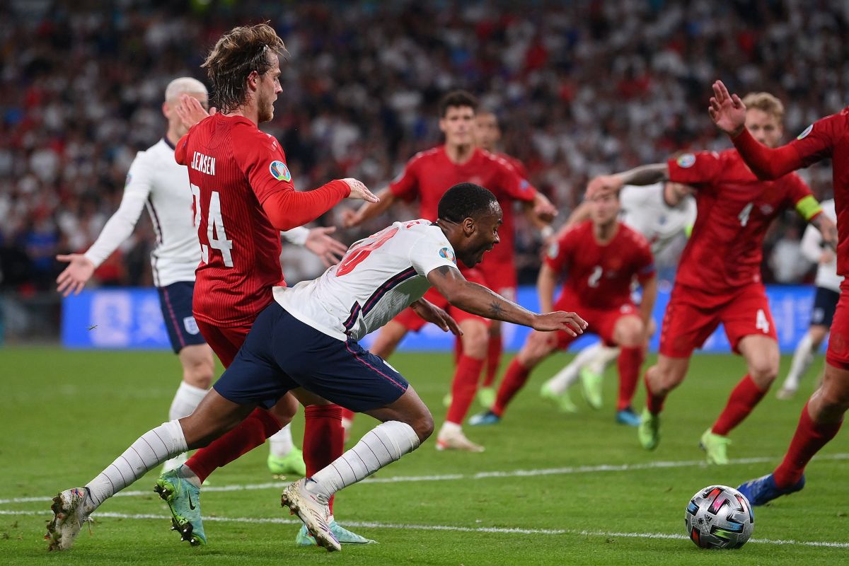 Hands up, penalty charged: controversial penalty led England to the final of Euro 2020 [Video]