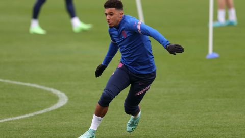 Sancho disputa la Eurocopa 2020 con Inglaterra.