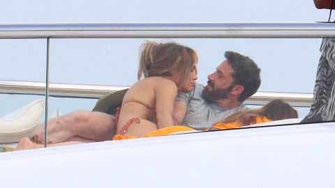 Jennifer López junto a Ben Affleck, en Francia.