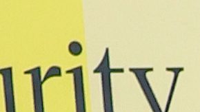 Karol G presumió sus cejas azules y parte de su busto mientras se daba un baño.