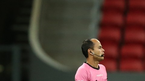 Messi, con su tobillo ensangrentado, ejecutó y acertó el primer penal.