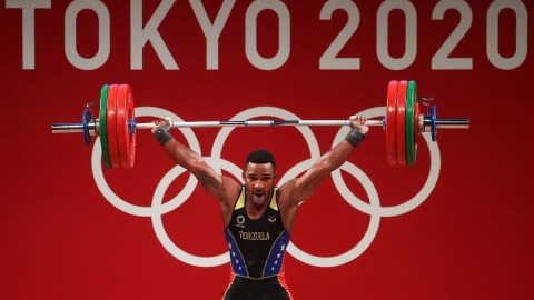 Mayora levantó 346 kilogramos en total para subirse al podio de Tokio 2020.