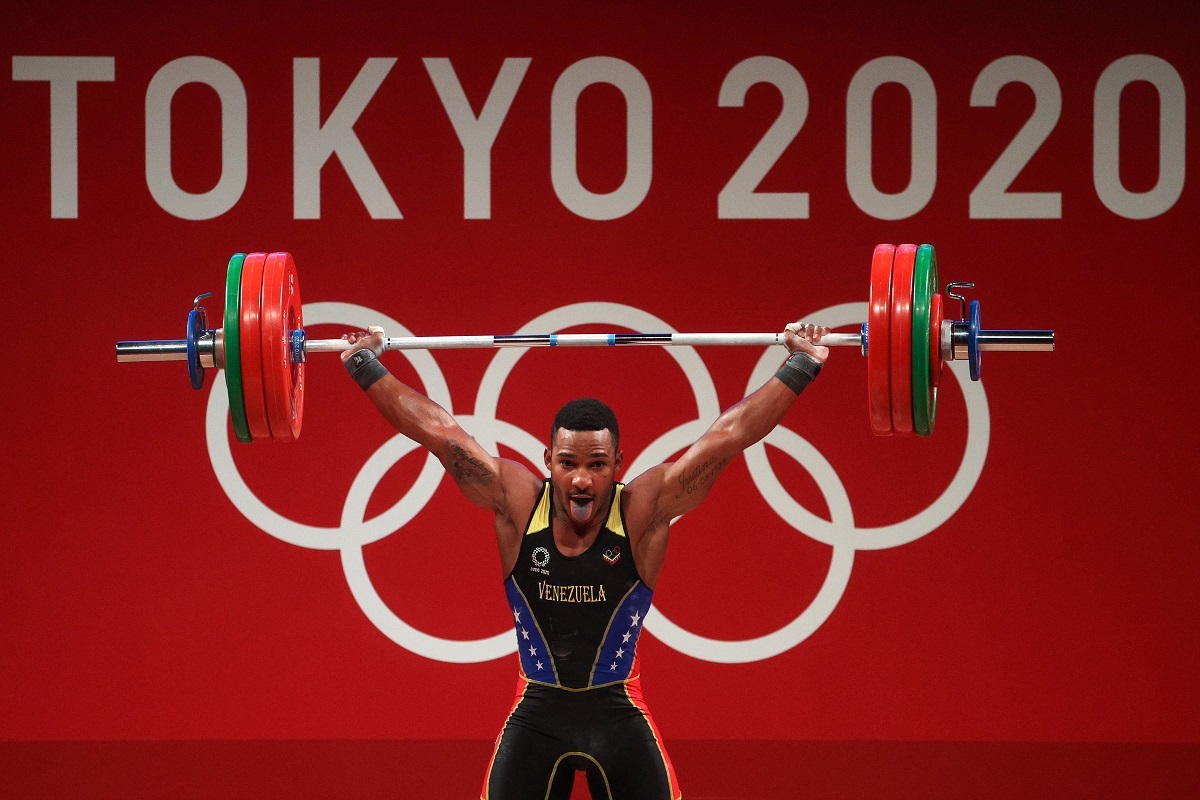 Mayora levantó 346 kilogramos en total para subirse al podio de Tokio 2020.