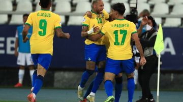Neymar y Paquetá, la combinación del gol canarinho.