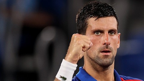 'Nole' venció a Nishikori y también avanzó a semifinales en dobles mixtos.